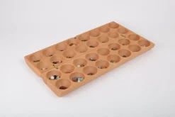 Waschbär Afrikanisches Brettspiel »Bao« mit Halbedelsteinen.