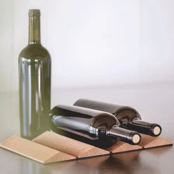 Waschbär Weinregal aus Holz. New